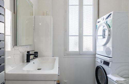 Prado - Republique Apartment | LE BOURGEOIS avec balcon, somptueux et lumineux, idéalement situé