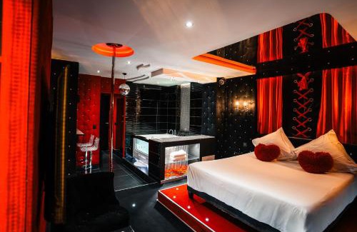 Lyon City Centre Apartment | Le Cabaret Vip SPA