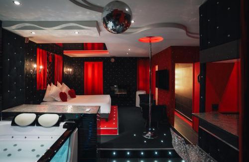 Lyon City Centre Apartment | Le Cabaret Vip SPA