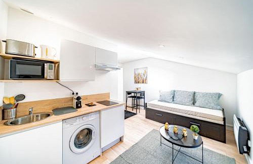 Bussiere - Cadiere Apartment | Le Californie - Agréable studio avec parking privé