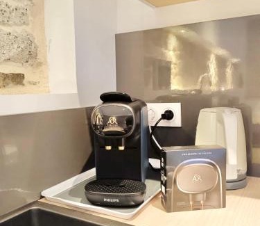 Quimper Apartment | LE CALLOCH 2D - Studio 4 Étoiles - Quartier Gare - Wifi - Netflix