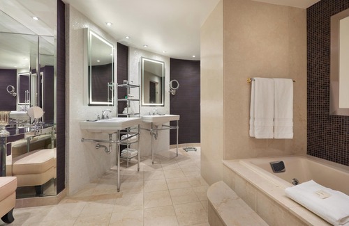 Downtown Montreal Hotel | Le Centre Sheraton Montreal Hotel