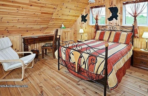 Baie-St-Paul Ski Chalet | Le Châle-heureux (#227640)