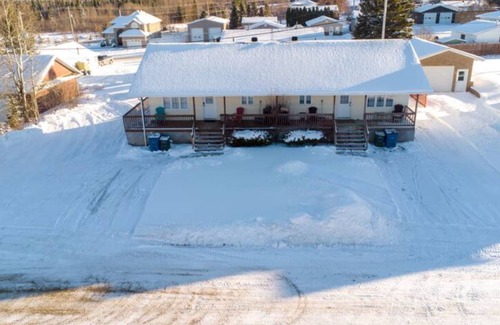 Cochrane House | Le Chalêt - 4 Beds, 2 Bath. Quiet and comfortable