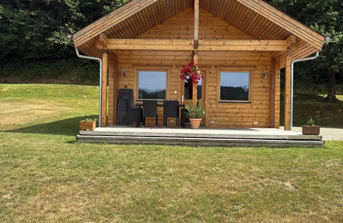 Peyrat-le-Chateau Ski Chalet | Le Chalet de Lintignat, 2 steps from Lac de Vassivière. Peace of mind assured.