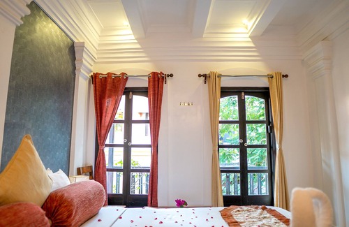 White Town Hotel | Le CHATEAU