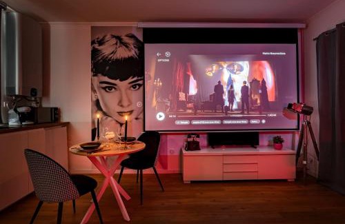Saint-Etienne Apartment | Le Cin et Chic Vidéoprojecteur Popcorn Netflix