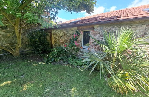 Saint-Vaast-la-Hougue House | Le clos Saint Vaast near the beach and harbour in the town center