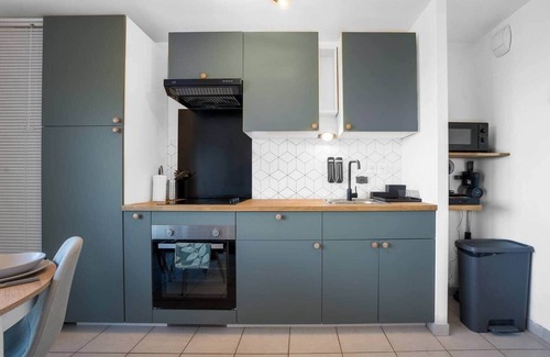 Woippy Apartment | Le Cookie - 4 pers' - 2 beds - Station 50m - Garage