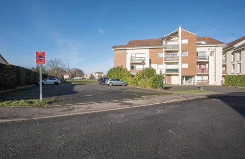 Woippy Apartment | Le Cookie - 4 pers' - 2 beds - Station 50m - Garage