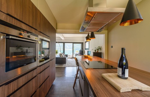 Bredannaz Apartment | Le Cristal - Prestigieux appartement au Lac d'Annecy avec vue unique à 180°