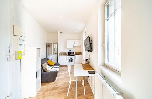 7th Arrondissement Apartment | Le Debourg - Studio lumineux proche métro B