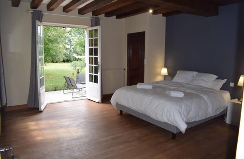 Huisseau-sur-Mauves Bed & Breakfast | Le Domaine Entier - 18 Personnes