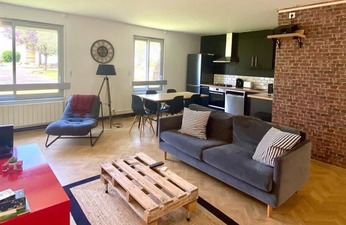 Poitiers Apartment | Le Eugene: spacious, bright in front of the CHU