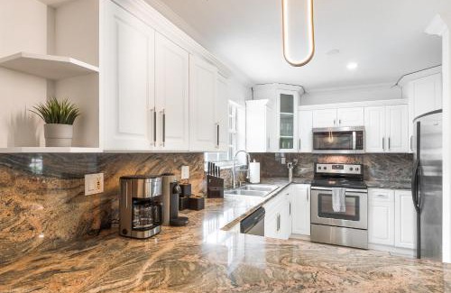 Westchester House | Le Femme Paradise 5bdrooms Minigolf Heated pool and Gameroom