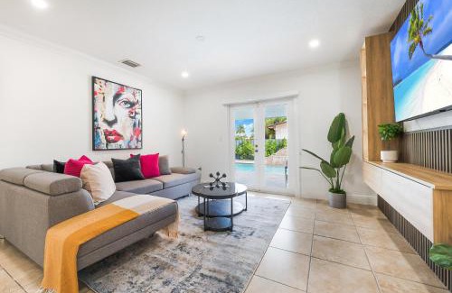 Westchester House | Le Femme Paradise 5bdrooms Minigolf Heated pool and Gameroom