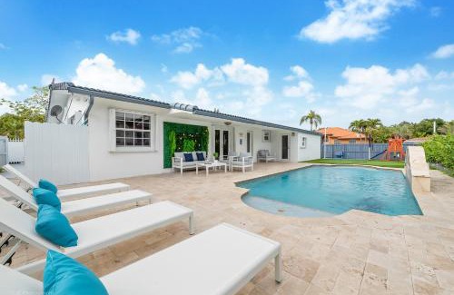 Westchester House | Le Femme Paradise 5bdrooms Minigolf Heated pool and Gameroom