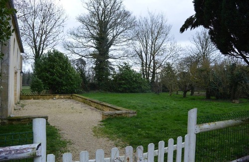Tracy-sur-Mer House | Le Fruitier, château outbuilding