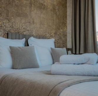 Port-en-Bessin-Huppain Hotel | Le Grand Hôtel de la Marine "face à la mer"