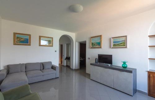Le Grazie Apartment | Le Grazie 2 bedroom sea view apartment