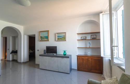 Le Grazie Apartment | Le Grazie 2 bedroom sea view apartment