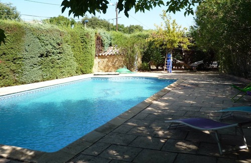 Bagnols-sur-Ceze Apartment | Le Grenadier Gîte with swimming pool in Occitan Provence