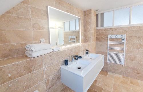 Amboise House | Le Huis Clos