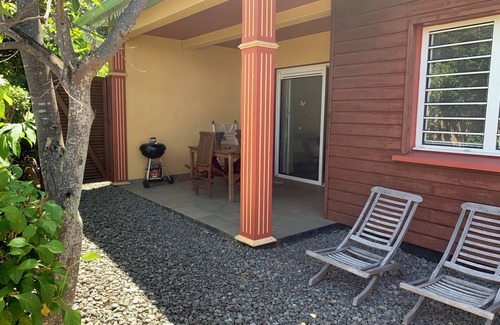 Piton Saint-Leu Apartment | Le Maloya, T2 de 50m² adapté PMR avec terrasse et jardinet privé