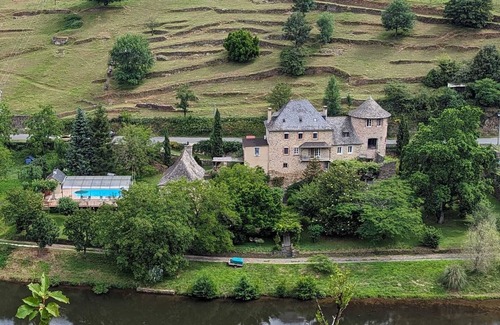 Grand-Vabre Bed & Breakfast | Le Manoir des Pélies- Echappée Belle