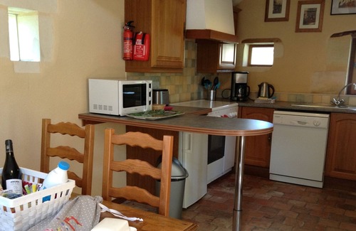 Le-Petit-Pressigny Cottage | Le Martinet - Cosy 2-Bedroom Cottage