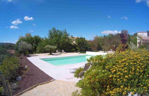 Vogue Cottage | Le Mas de Molines, Gîte le Néflier, swimming pool and garden.
