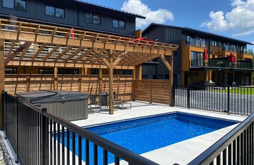 Magog Condo | Le Memph: 3 bdrms pool spa Lake Memphremagog