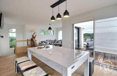 Pleumeur-Bodou House | Le menhir