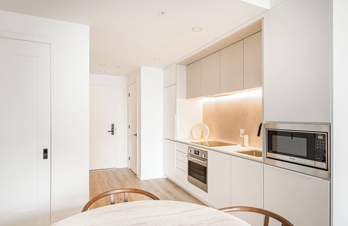 Shaughnessy Village Apartment | Le Mont Opulent Suite