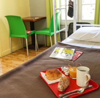Clignancourt Hostel | Le Montclair Montmartre by River