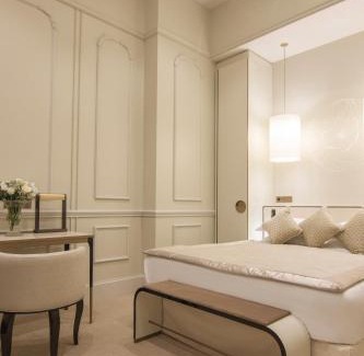 7th Arrondissement Hotel | Le Narcisse Blanc