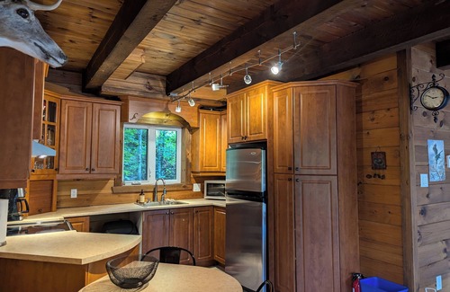 Montcalm Ski Chalet | Le Neuchâtel: Tranquility by the lake and nature activities all around