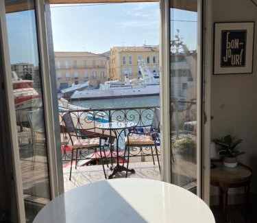 Sete Apartment | Le Petit Bijou Sète, 4 appartements au centre ville, 3 avec vue canal