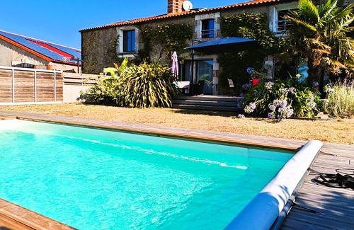 Chateau-d'Olonne Ski Chalet | Le Petit Paris - Heated swimming pool