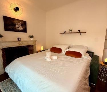 Historic Centre Apartment | Le Peyrou - Elegant One-Bedroom Apartment for up to 4 Guests - Free Parking - Air Conditioning - Prime City Center Location