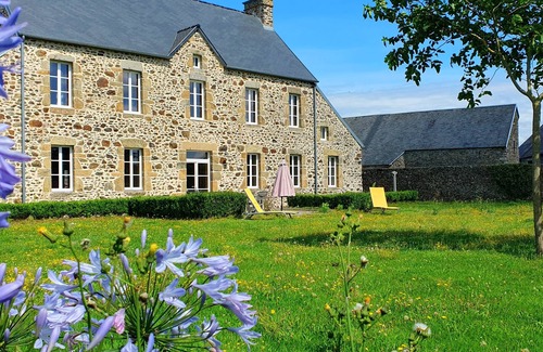 Montsurvent House | Le Presbytère Proche de la mer