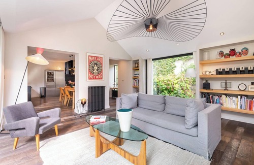 Saint-Cyr-au-Mont-d'Or Villa | Le Pressoir - Newly refurbished house with contemporary decoration
