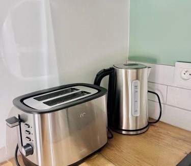 Agen Apartment | LE QUAI 5 - Studio NEUF CALME - CLIM - WiFi - Gare à 200m