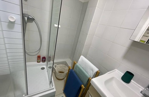Bobigny Apartment | Le Refuge Coloré à 15 Minutes de Paris