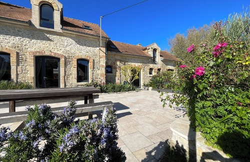 Normandy Landing Beaches House | LE RELAIS Large Authentic Family House - Seaside & Gardens - 12 pers.