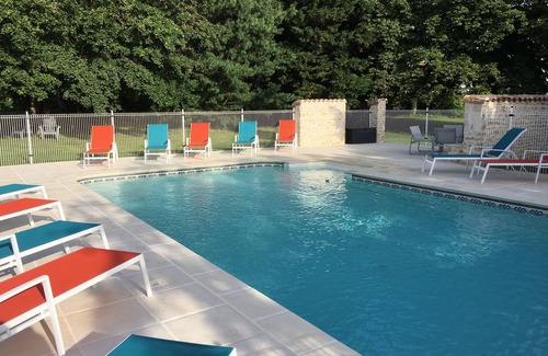 Sauze-Vaussais Cottage | Le Roitelet - gite with pool
