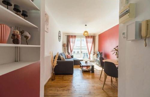 Saint-Brieuc Apartment | LE ROSTAND - La Parenthèse Colorée