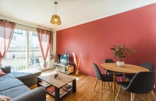 Saint-Brieuc Apartment | LE ROSTAND - La Parenthèse Colorée