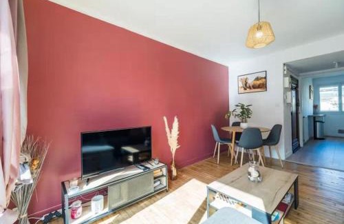 Saint-Brieuc Apartment | LE ROSTAND - La Parenthèse Colorée