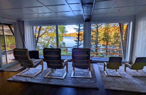 Chertsey Ski Chalet | Le Sanctuaire de L'artisan Luxury Waterfront Accommodation